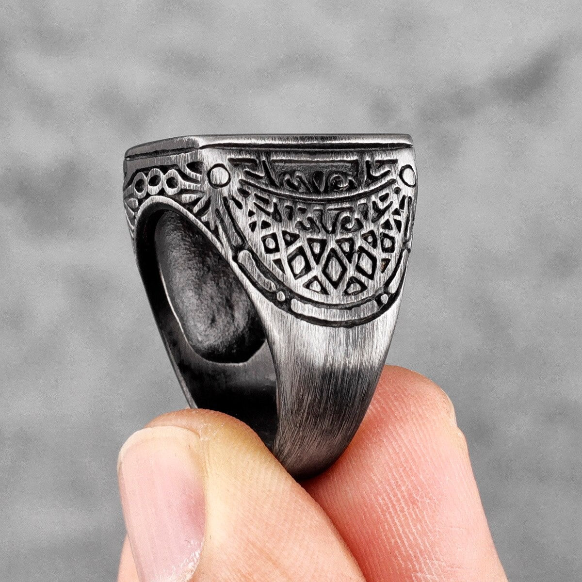 Anillo Viking Mano